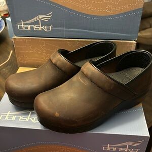 dansko professional stapled clog antique brown oiled leather size 41